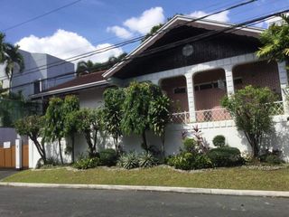 5 Bedrooms House for Rent in Quezon City