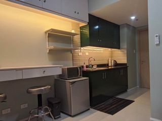 Fully Furnished 1BR Condo with Balcony LEASE in Fern at the Grass Residences, Quezon City