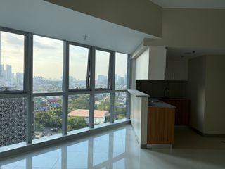 For Sale 1 Bedroom Suite Rent to Own Condo in Uptown Parksuites 2 BGC Taguig facing Mitsukoshi Mall