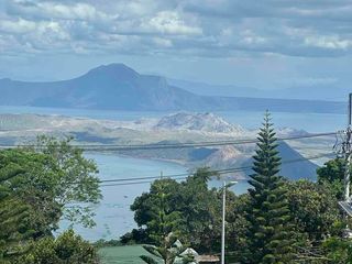 Tagaytay lot overlooking Taal