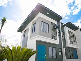 2 BEDROOM HOUSE WITH 2 TOILET AND BATHROOM WITH GATE AND FENCE