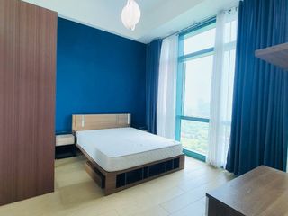 2 BEDROOM FACING GOLF AT 8FORBES TOWN ROAD BGC