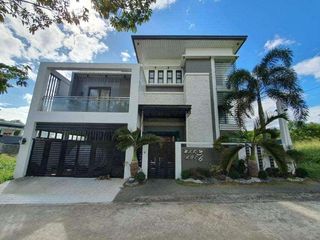 Bank-foreclosed  Modern Design House with Swimming Pool and Overlooking View of Laguna Lake at Montevideo Subd., Binangonan, Rizal