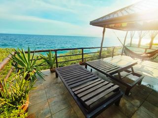 Oceanfront Cliff Property with Guesthouse and Private Residence – San Juan, Siquijor SIQ00216