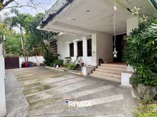 Modern 5BR House with Pool & Garden – Dasmariñas Village, Makati
