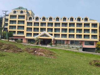 HOTEL AND RESORT IN ROYALE TAGAYTAY ESTATES