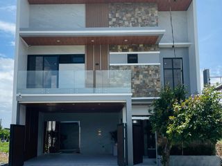 Brand New Elegant Modern High-Ceiling Home with Lap Pool in San Fernando