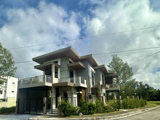 Luxury House For Sale in Tagaytay City (inside subd)-MC