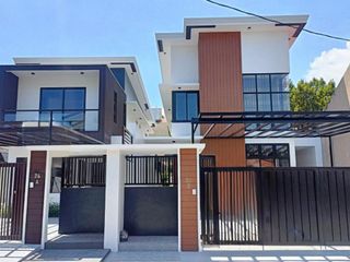 Single Detached House and Lot for Sale in Better Living Paranaque 2 Carport - JB