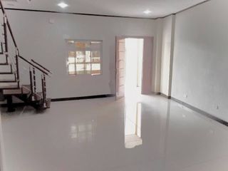 PN50497C Townhouse For rent West Ave QC!