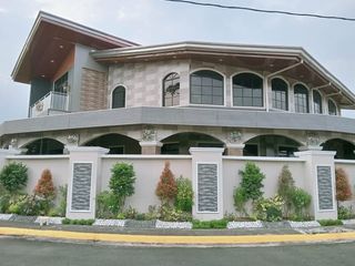 House and Lot For Sale in Tagaytay Heights Subd-MC