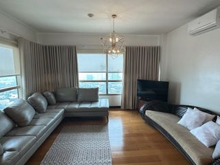 High floor with unobstructed views of San Lorenzo Village. Features 2 bedrooms, maid’s room with own bath, 2 bathrooms + powder room, and 2 parking sl
