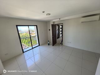 FS/FL New Seven-story 30-room Building 1093sqm Elevator 5-car Luz CBP
