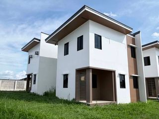 THE VILLAGES HOUSE AND LOT FOR LEASE