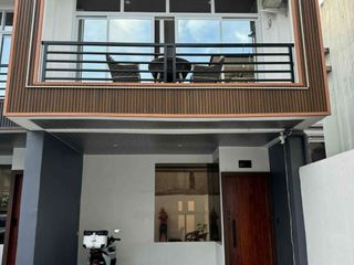 Townhome in Lahug with private and own swimming pool with view of Shangrila Cebu