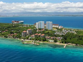 Resale Cozy Two Bedrooms Beach Condo Unit in Coral Point