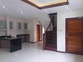 TOWNHOUSE MANDALUYONG FOR LEASE