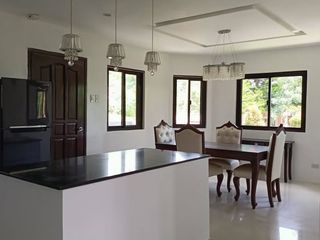 HOUSE FOR LEASE IN LAUREL, BATANGAS