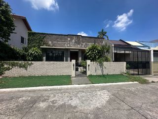 RENOVATED BUNGALOW HOUSE FOR RENT NEAR SAN BEDA, BF HOMES PARANAQUE