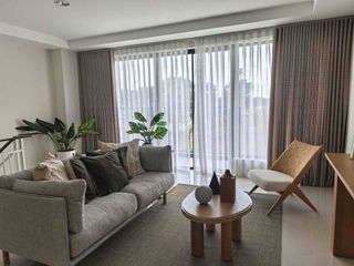 Vacation Townhouse In Tagaytay Highlands For Sale