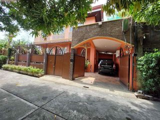 FOR SALE: 5 BEDROOM HOUSE AND LOT IN LAS PIÑAS CITY