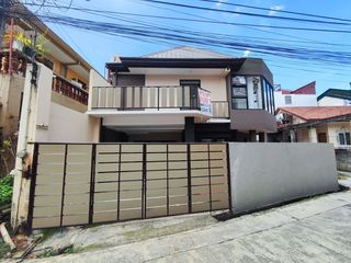 Semi Furnished Renovated House For Sale 3-Storey w/ Attic and 3 Bedrooms Located in Camp 7 Baguio City-JV2