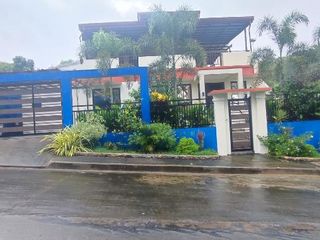 4 bedroom House and lot, Near Beach, in Subic Zambales