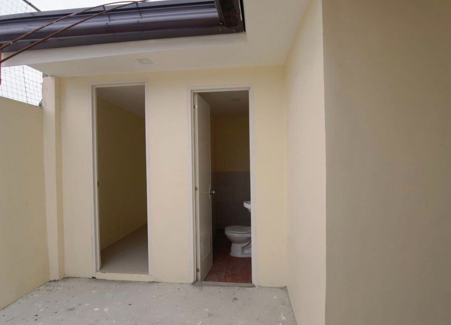 RFO Two Storey Duplex House For Sale with 4 Bedrooms in BF Resort ...