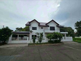 CORNER HOUSE & LOT FOR RENT