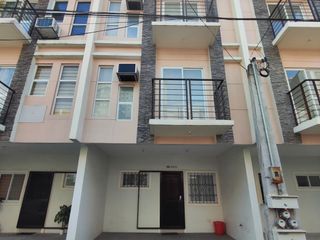 3-storey Townhouse with 5 Bedrooms For Sale in Marulas Valenzuela City near OLFU (preselling)-JV2