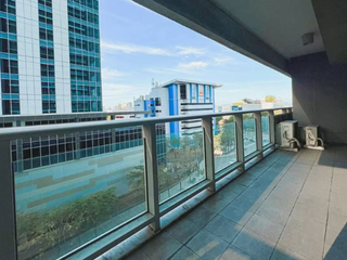 For Rent Fully Furnished 1BR Condo in One Serendra, East