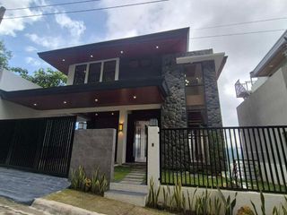 4 Storey Luxury Residence for Sale in Woodsgate Square, Baguio City