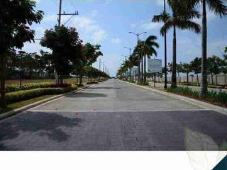 For Sale 680sqm Prime Location Commercial Lot in Sonoma, Sta rosa laguna! It can give you High Generating Income. Near Enchanted Kingdom, Ayala Mall Solenad, Vista Mall Sta Rosa, Paseo de Sta Rosa, Paseo Outlets, Robinson Supermarket Nuvali, SM city Sta Rosa, The Medical City South Luzon, QualiMed Hospital Sta Rosa, Xavier School, Don Bosco College,  De La Salle University Laguna, Brent International School.