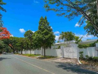 BEST DEAL FORBES PARK MAKATI FOR SALE