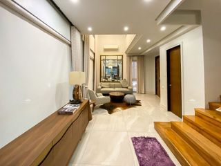 Quezon City, Prime Townhouse for Sale in New Manila 5 Bedroom