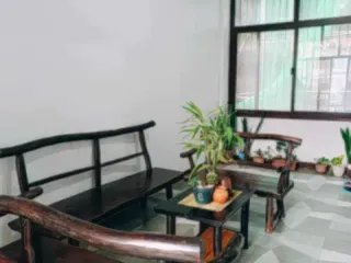Baguio Townhouse - 5 BRMS partly furnished along Roxas Brentwood Village