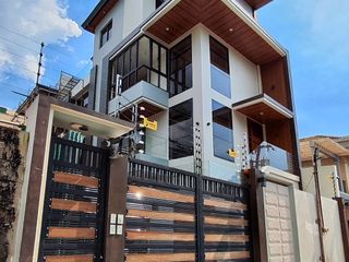 4-Storey Duplex Townhouse with 3-Car Garage in Manila -AP