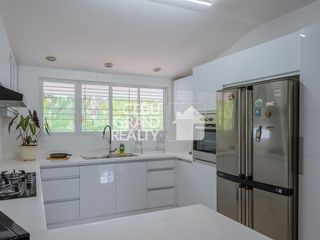 Tranquil House for Rent with Balcony and Pool in Lahug