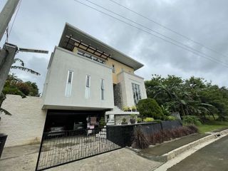 Golf Course View 3BR House with Garden and Balcony for Sale in Splendido Taal
