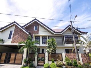 A Semi-Furnished 4 BR HOUSE FOR RENT/SALE AT BF HOMES LAS PIÑAS
