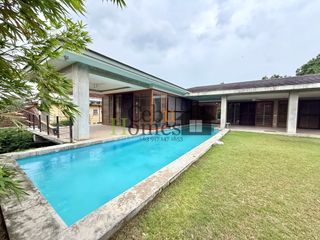 Four Bedroom Modern House with Pool For Rent