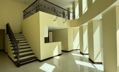 Rent to own 2 Bedroom Loft Penthouse Condo For Sale in Venice McKinley Hill