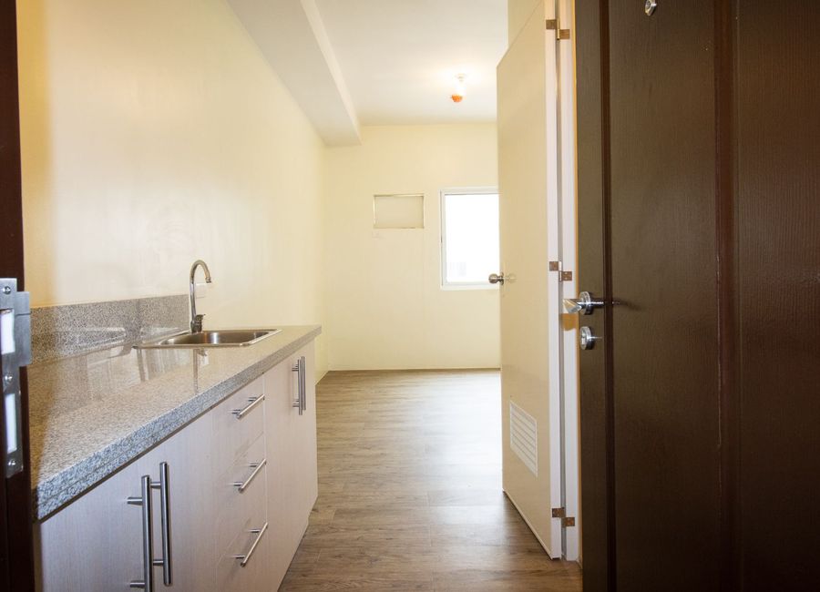 Fullerton Suites Condo For Sale near Tagaytay and Ayala future developments