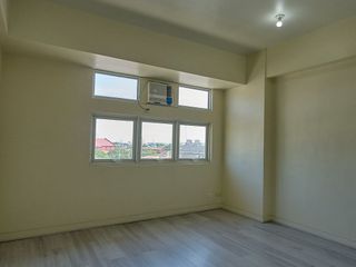 HOLLANDPARK4XT3: For Rent Semi Furnished Studio at Holland Park Binan Laguna