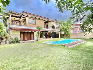 Five Bedroom House with Pool  for Rent  in North Town Homes