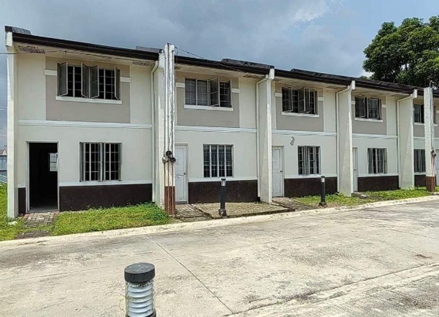 🏡 BURBANK VILLAGE – Pre-Selling House & Lot