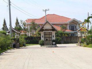 2 Sty House & Lot