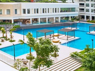 RUSH FOR SALE CONDOMINIUM UNIT WALKING DISTANCE IN AYALA MALL